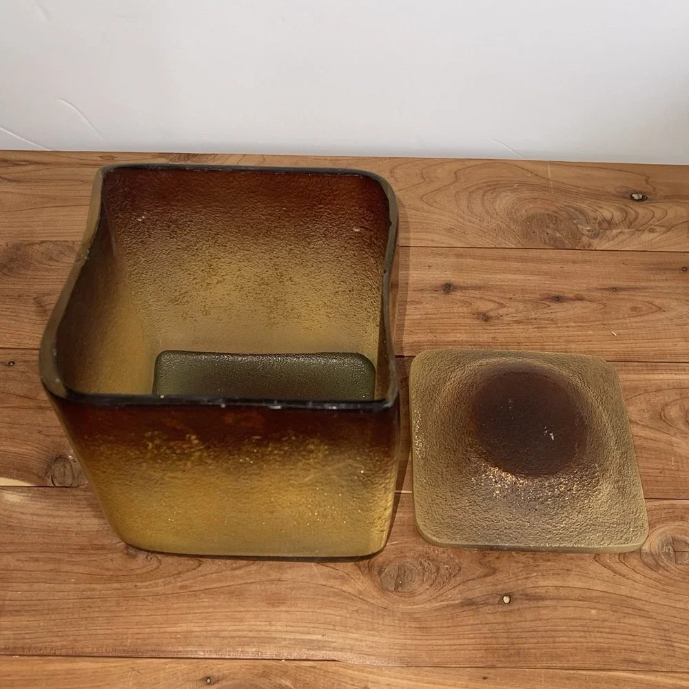 Contemporary Resin Amber Metallic Tissue Holder & Soap Dish Croscill Aquarius